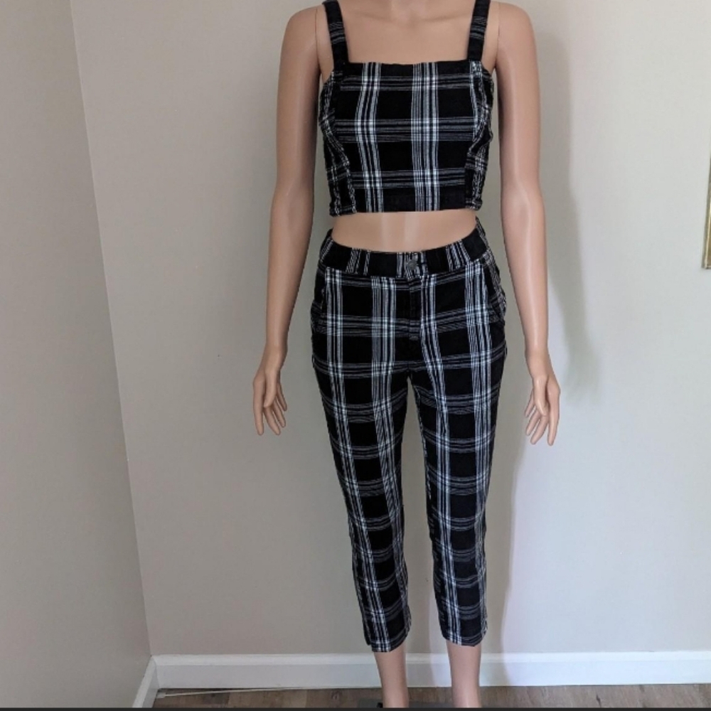 Hollistee Black and White Pant Set with Tapered Ankle Design Hollister Small